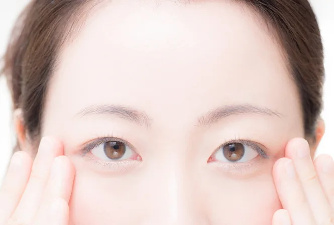 目の下のシワはなぜできる 改善のためのケア方法を知ろう 美容皮膚科 銀座よしえクリニック 公式 東京